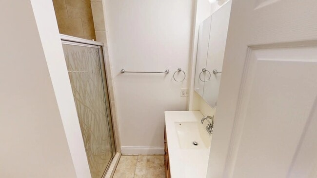 Building Photo - 21 Rossmore St