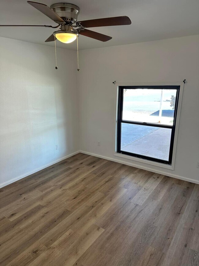 Building Photo - 313 Hunt Dr