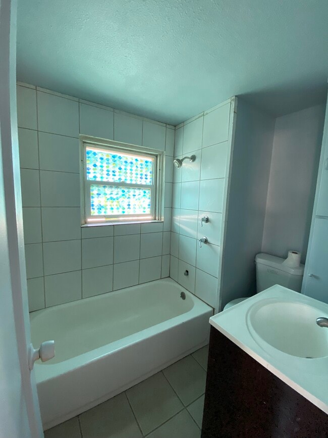 Building Photo - 612 Idaho St