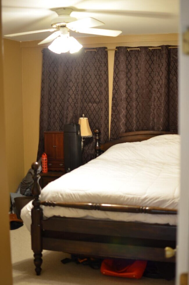 Bedroom 1 - 1827 N Marshfield Ave