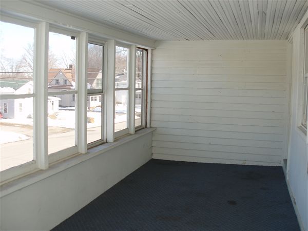 Building Photo - 119 E Main St