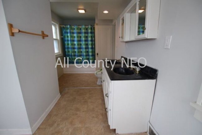 Building Photo - 3251 Cedarbrook Rd