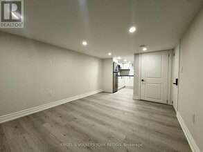 Building Photo - 185 Rumble Ave