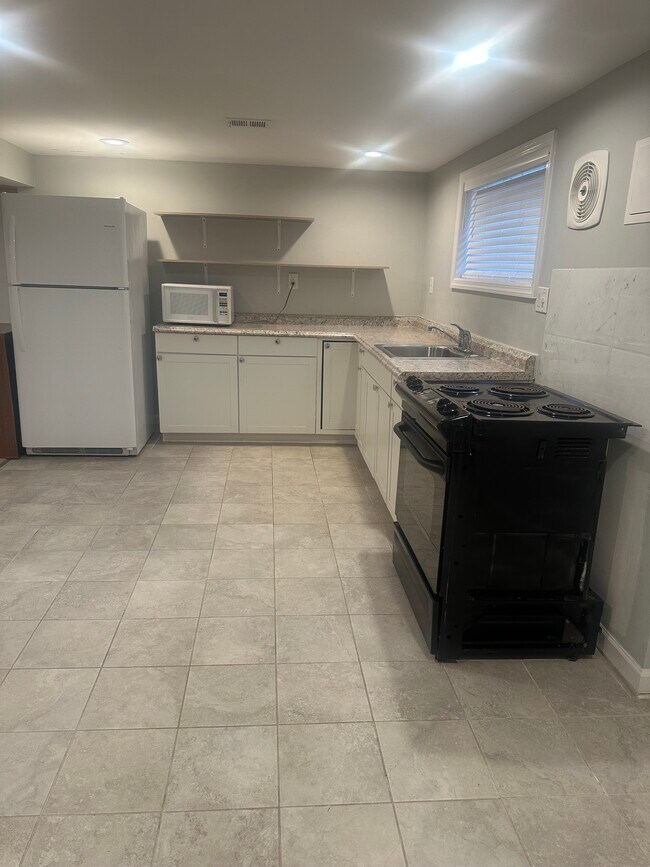 Building Photo - 3204 Beechcraft Dr