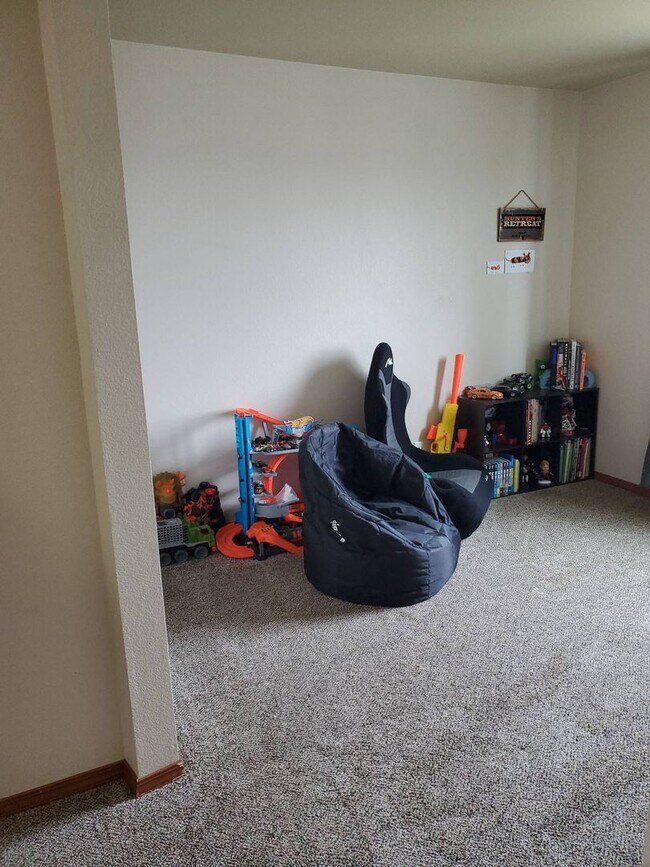 Building Photo - Beautiful 3 bedroom 2.5 bath CDA Home for ...