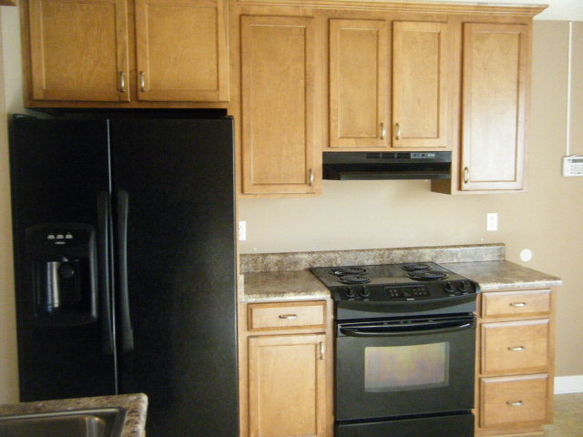 Foto del edificio - Charming 3BR/2BA Home with Open Floor Plan, Vaulted Ceilings & 2-Car Garage