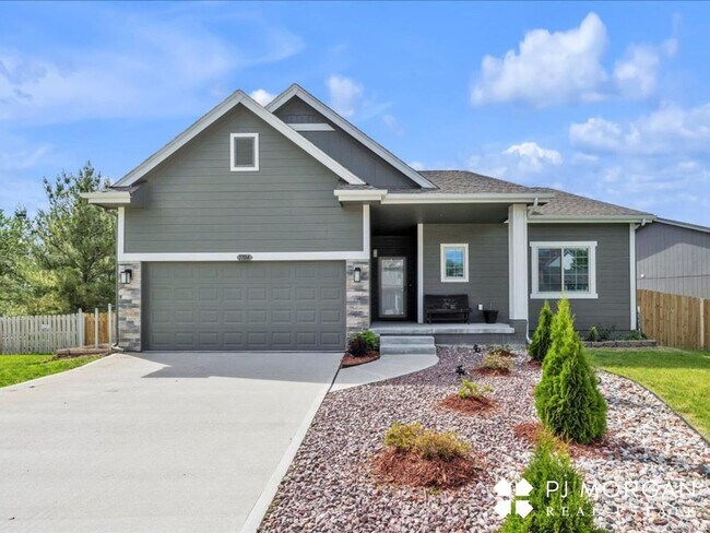 Foto del edificio - Beautiful 4 Bedroom, 3 Bathroom Home - Ren...