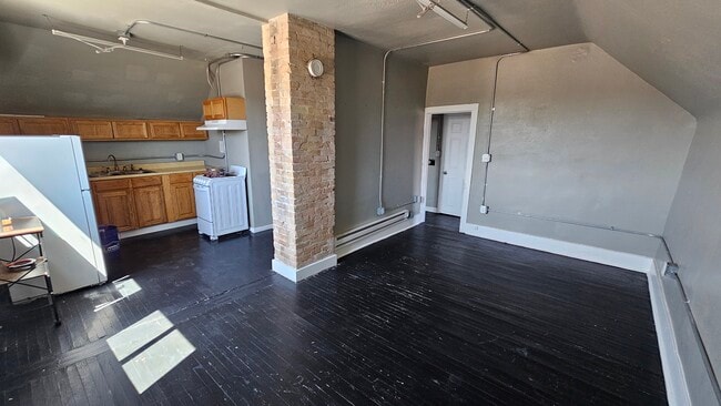 Building Photo - 1314 E Evans Ave
