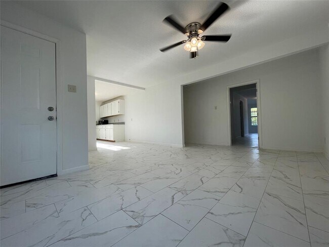 Foto del edificio - 7949 Blue St
