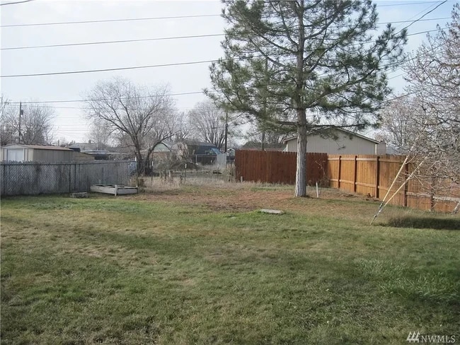 Yard - 420 N Mattson Dr
