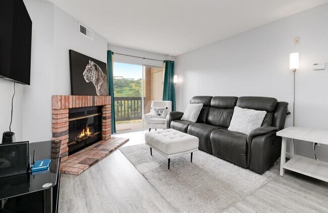 Foto del edificio - 7180 Shoreline Dr