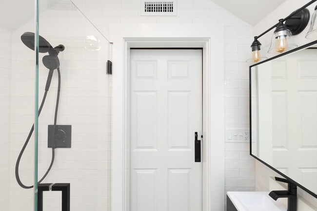 Foto del edificio - 37 Wolcott Rd