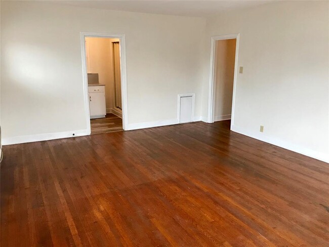 Building Photo - 2042 Lexington St