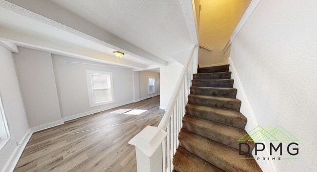 Foto del edificio - 325 E Hillsdale St