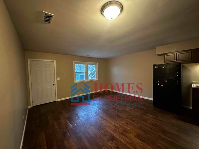 Building Photo - One Bedroom Apartment | Boonville