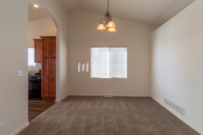 Building Photo - Ranch Townhome in Shadow View