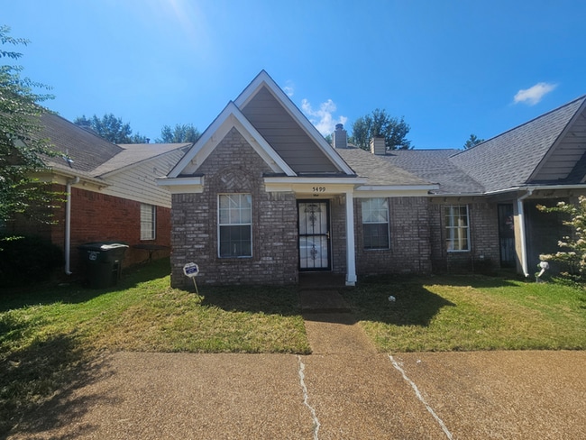 Charming 3BR/2BA Hickory Hill Home | High Ceilings, Brick Fireplace & Fenced Yard - Charming 3BR/2BA Hickory Hill Home | High Ceilings, Brick Fireplace & Fenced Yard