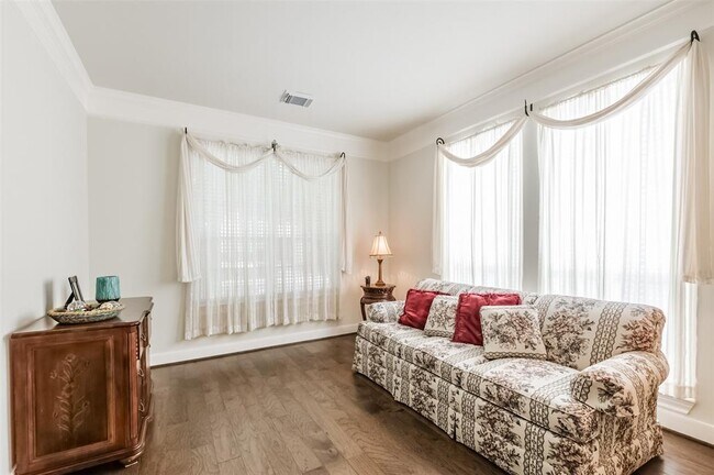 Building Photo - 3227 Enclave Ln