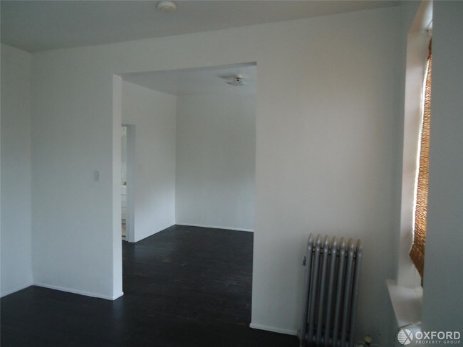 Building Photo - 3278 Steinway St