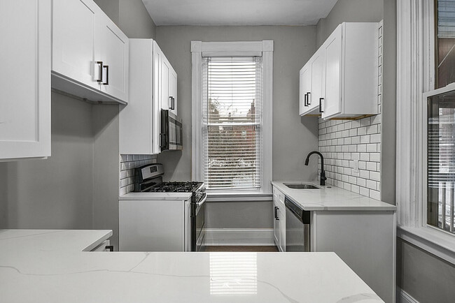 Building Photo - 2205 S 11th St