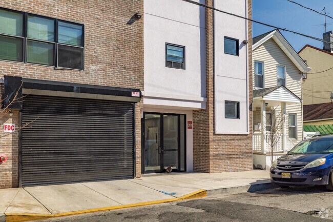 Entrance - 135 Beech St