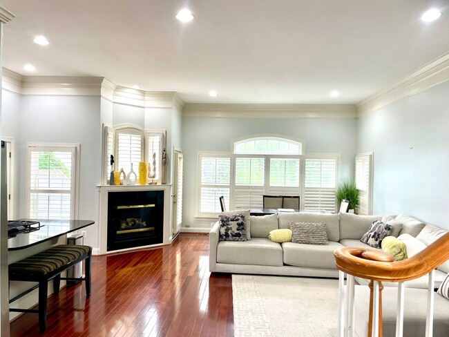 Family Room - 10017 Blake Ln