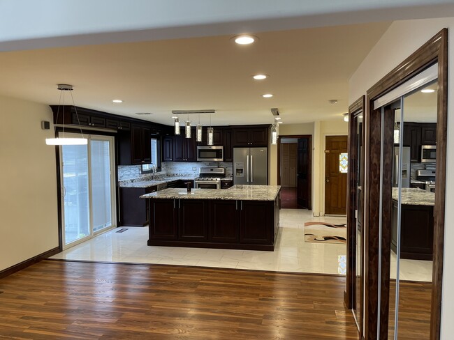 Building Photo - 16221 S 88th Ave