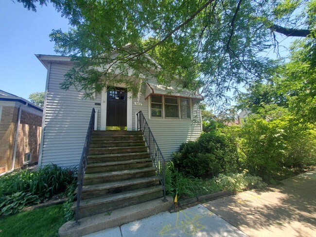 Building Photo - 3417 N Kostner Ave