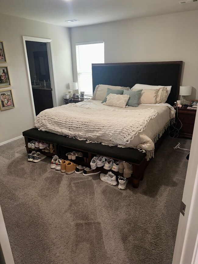 Foto del edificio - Available May 1st!  Three Bedroom, Two Bathroom Home in Legendary Subdivision near Shaw Elementary