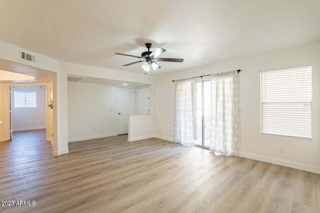 Foto del edificio - 1331 W Baseline Rd