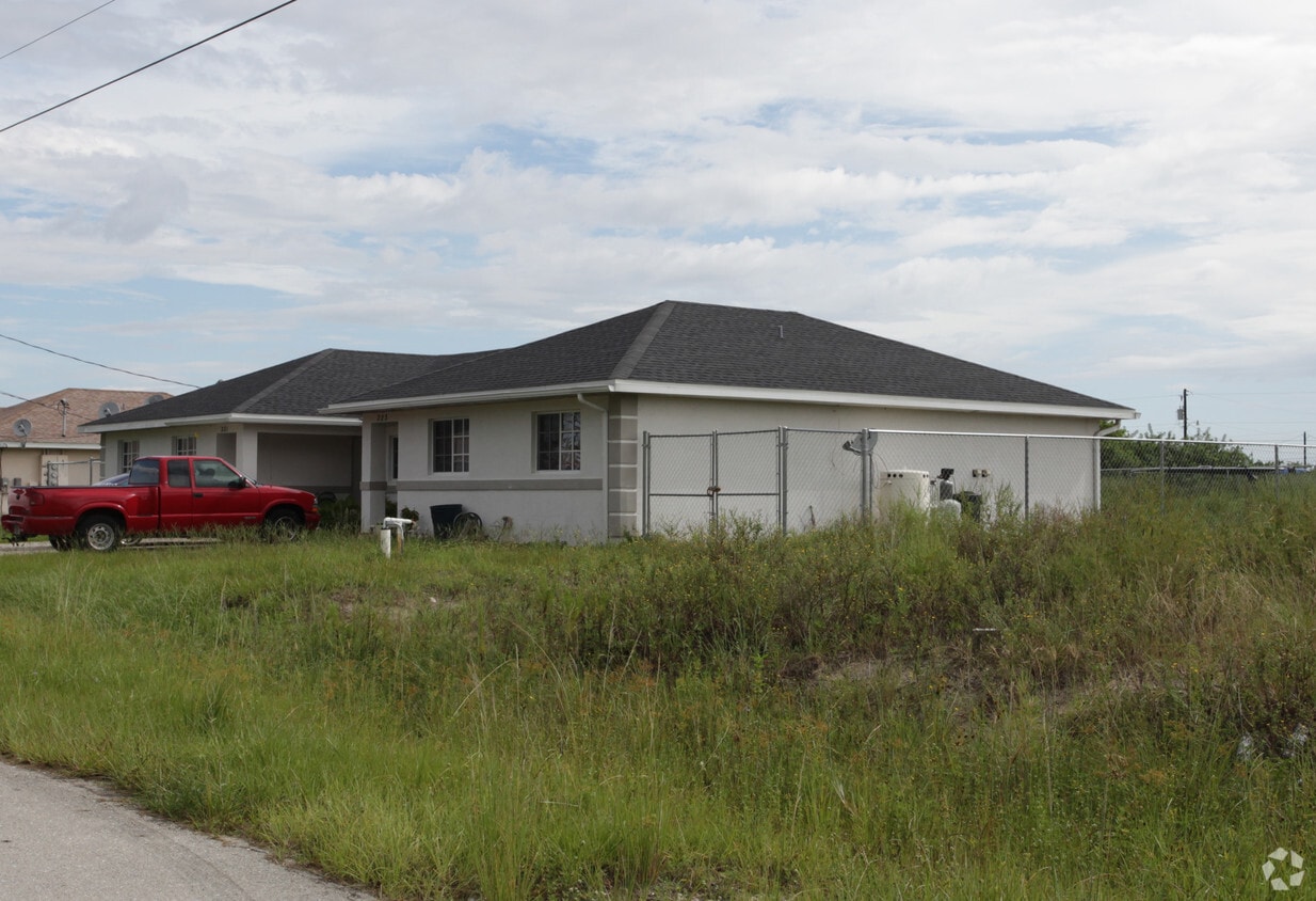 Foto principal - 221 Hightower Ave S