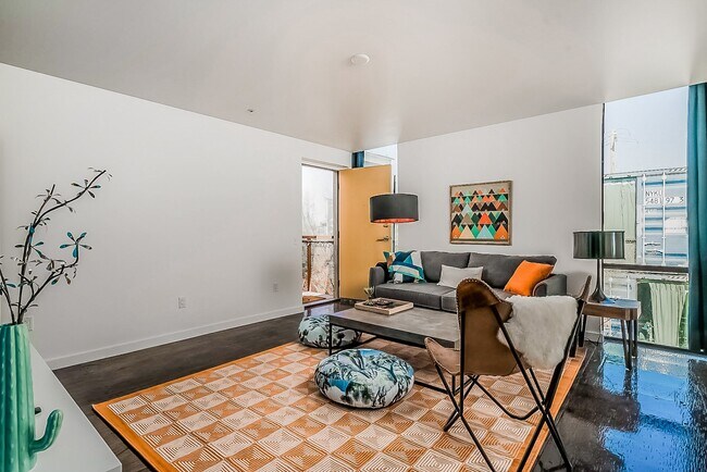 Foto del edificio - Containers on Grand