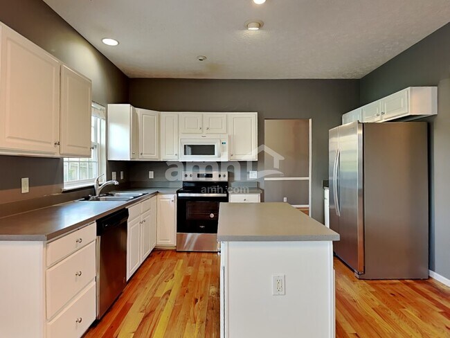 Foto del edificio - 7041 Calderwood Dr