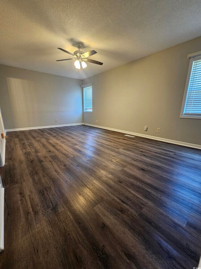 Foto del edificio - 755 Burcale Rd