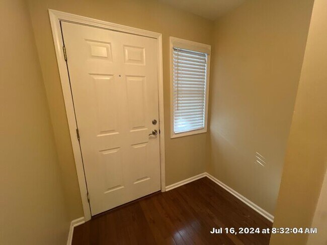 Building Photo - Woods at Shagbark 3 BR