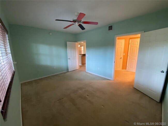 Building Photo - 2560 Centergate Dr