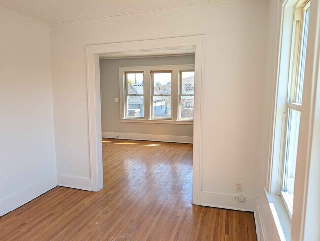Photo du bâtiment - 1095 Gladstone Ave