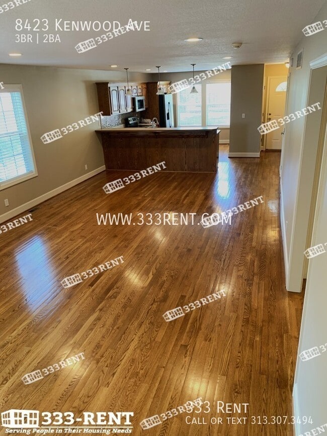 Building Photo - 8423 Kenwood Ave