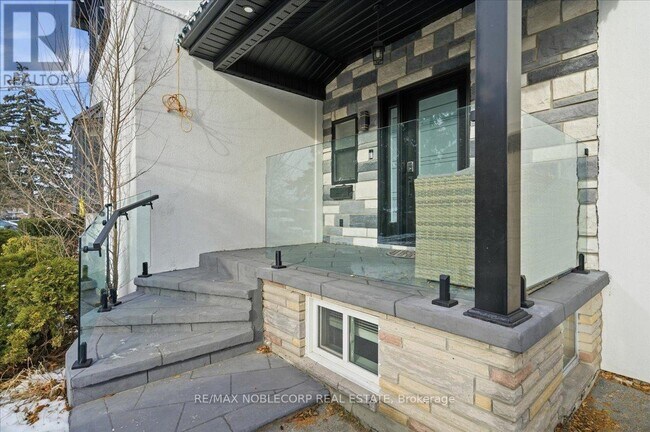 Building Photo - 18 Florida Crescent