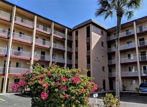 Building Photo - 3963 Lake Bayshore Dr