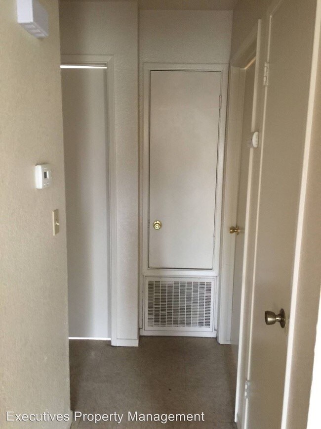 Building Photo - 2 br, 1 bath House - 3357 San Mateo Ct