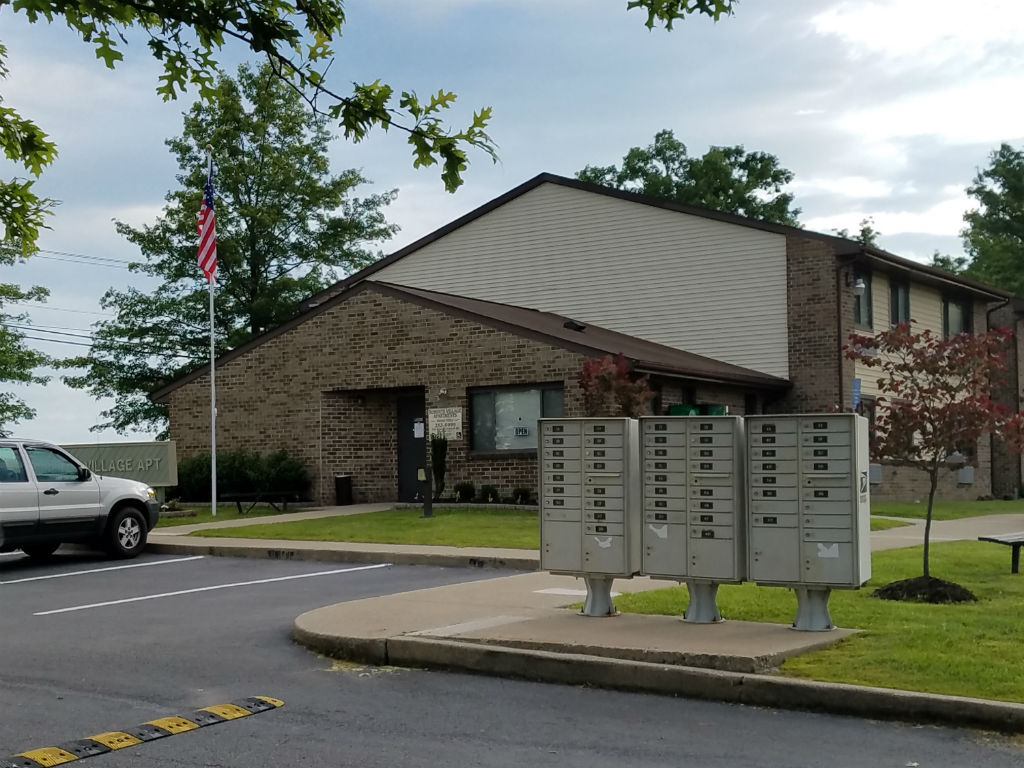 Foto del edificio - Roberts Village Apartments