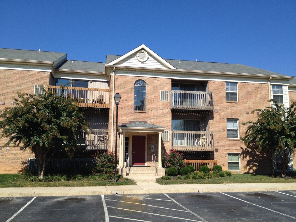 Primary Photo - Condo Available in Essex!
