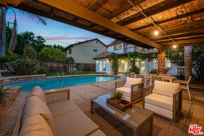 Foto del edificio - 4115 Laurelgrove Ave