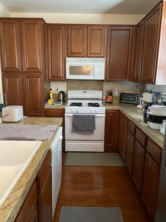 Kitchen - 2033 Tsushima St