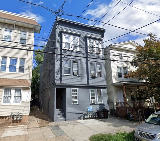 Building Photo - 439 Marshall St