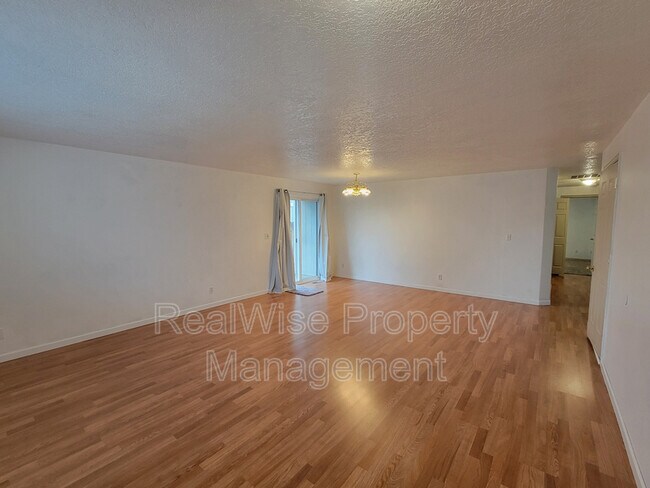 Foto del edificio - 1535 NE 8th St