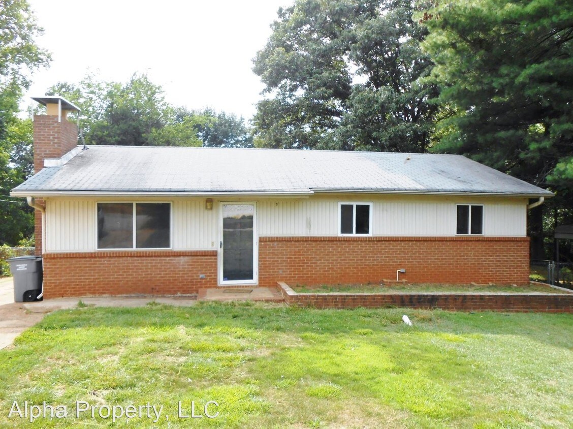 Primary Photo - 106 Helen St