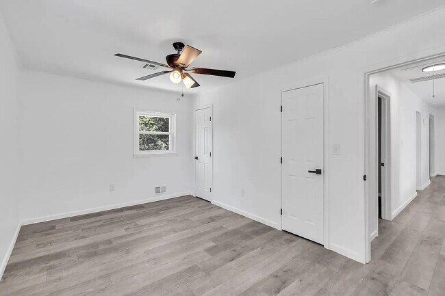 Foto del edificio - 2144 Dover Pines Ave