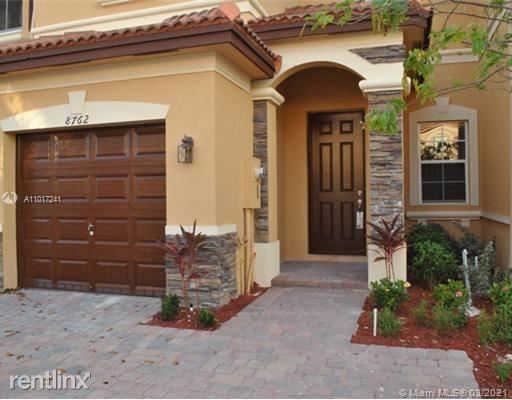 Foto del edificio - 3 br, 2.5 bath Townhome - 8762 NW 112th Ct